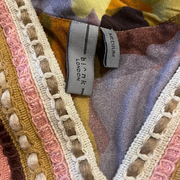 Graphic print Anthropologie blouse size medium - Picture 2 of 4